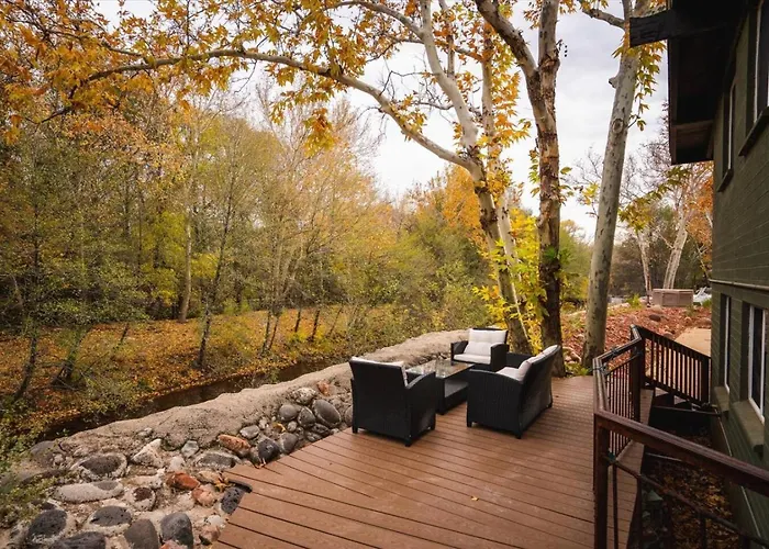 16 Creekside Retreat *